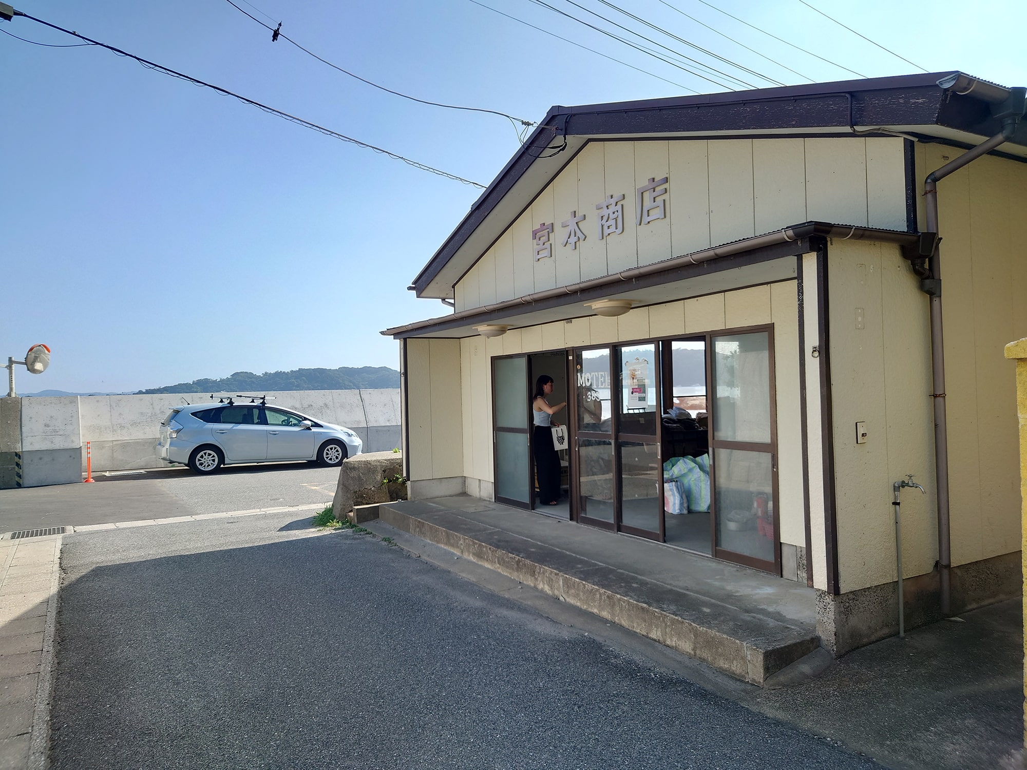 南房総　海の前の商店-02